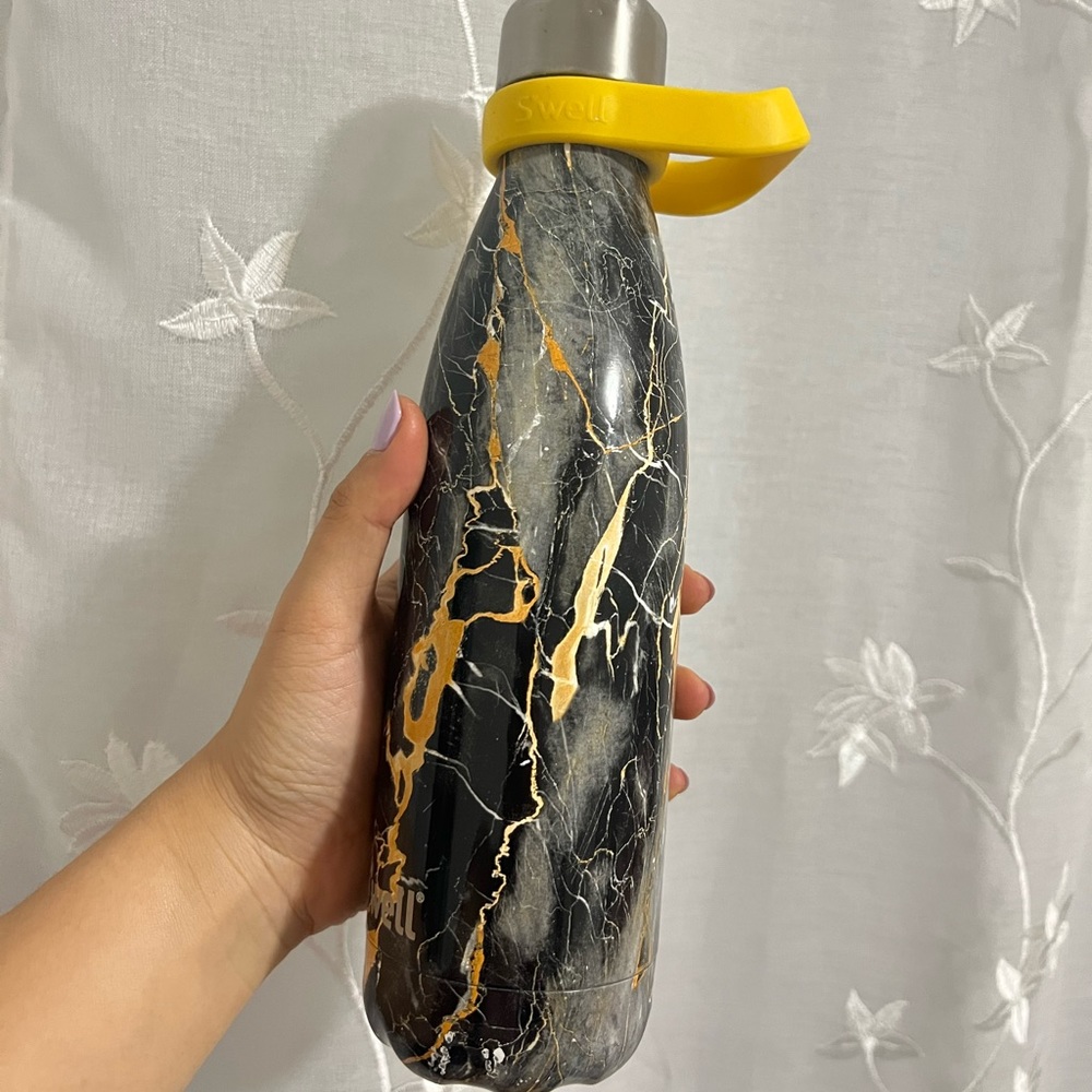 Swell water bottle